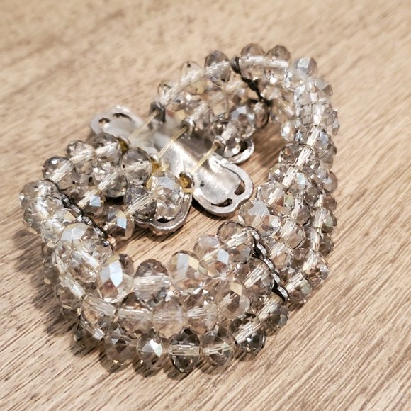 Vintage rhinestone three strand flower bracelet - Picture 3 of 4